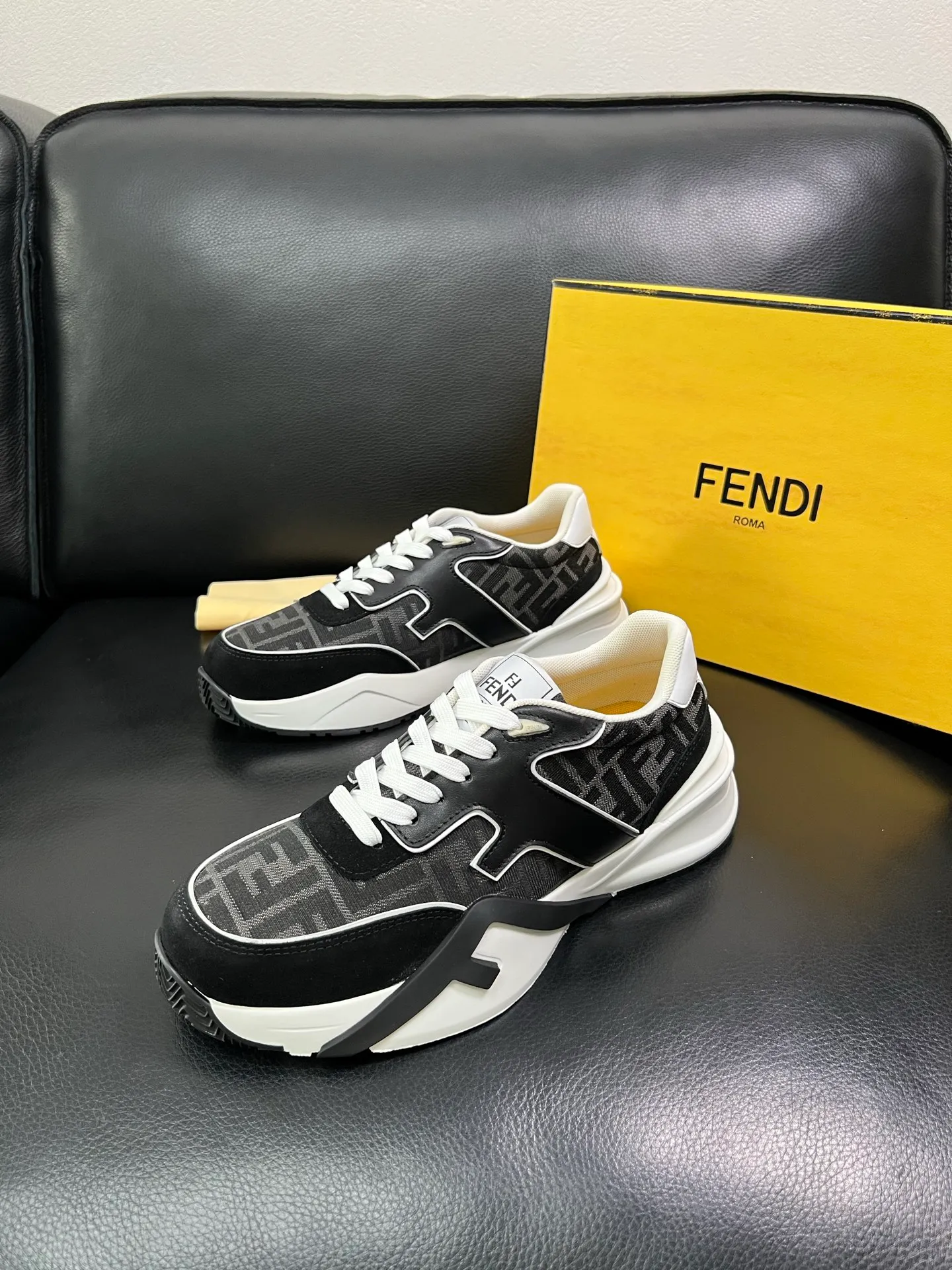 Men's shoes 💰840 FENDI top purchasing Fendi counters are equipped with the original factory, original fabrics imported from Italy, breathable and comfortable cowhide lining, soles: original soles specially provided by the original factory are super comfortable, original factory orders 🔍high quality, you can enter and exit the counter at will, welcome to compare, code number 39-44 (customized 38-45) 85856